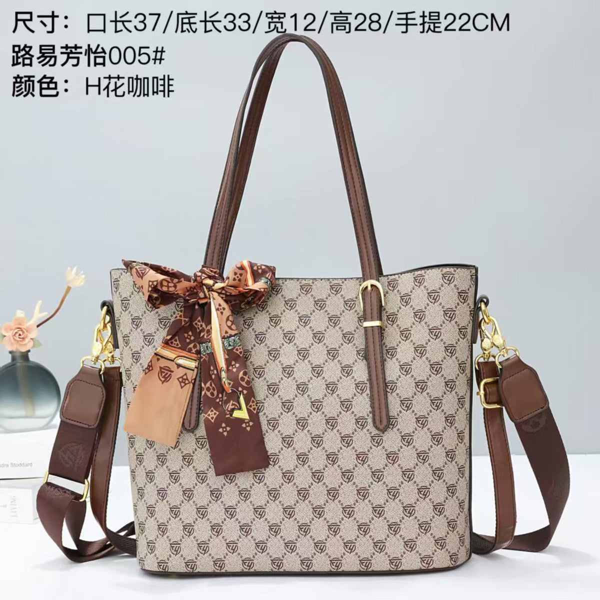 Capacious shoulder bag, one-shoulder bag
