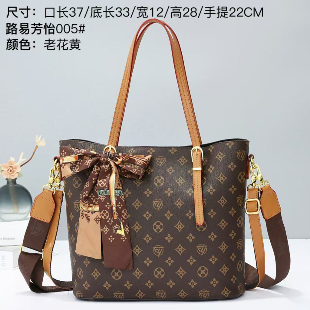 Capacious shoulder bag, one-shoulder bag